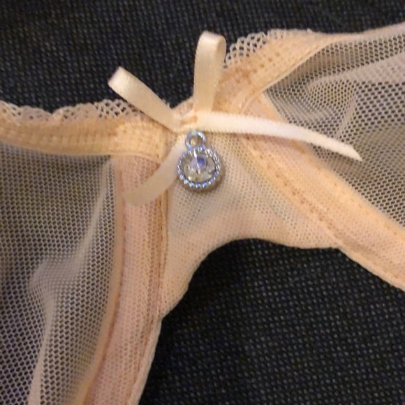 34C bras x 2 bras with under wire. - Picture 4 of 6